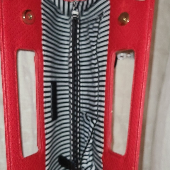 Red Clutch - Picture 2 of 3